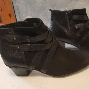 Black Earth booties